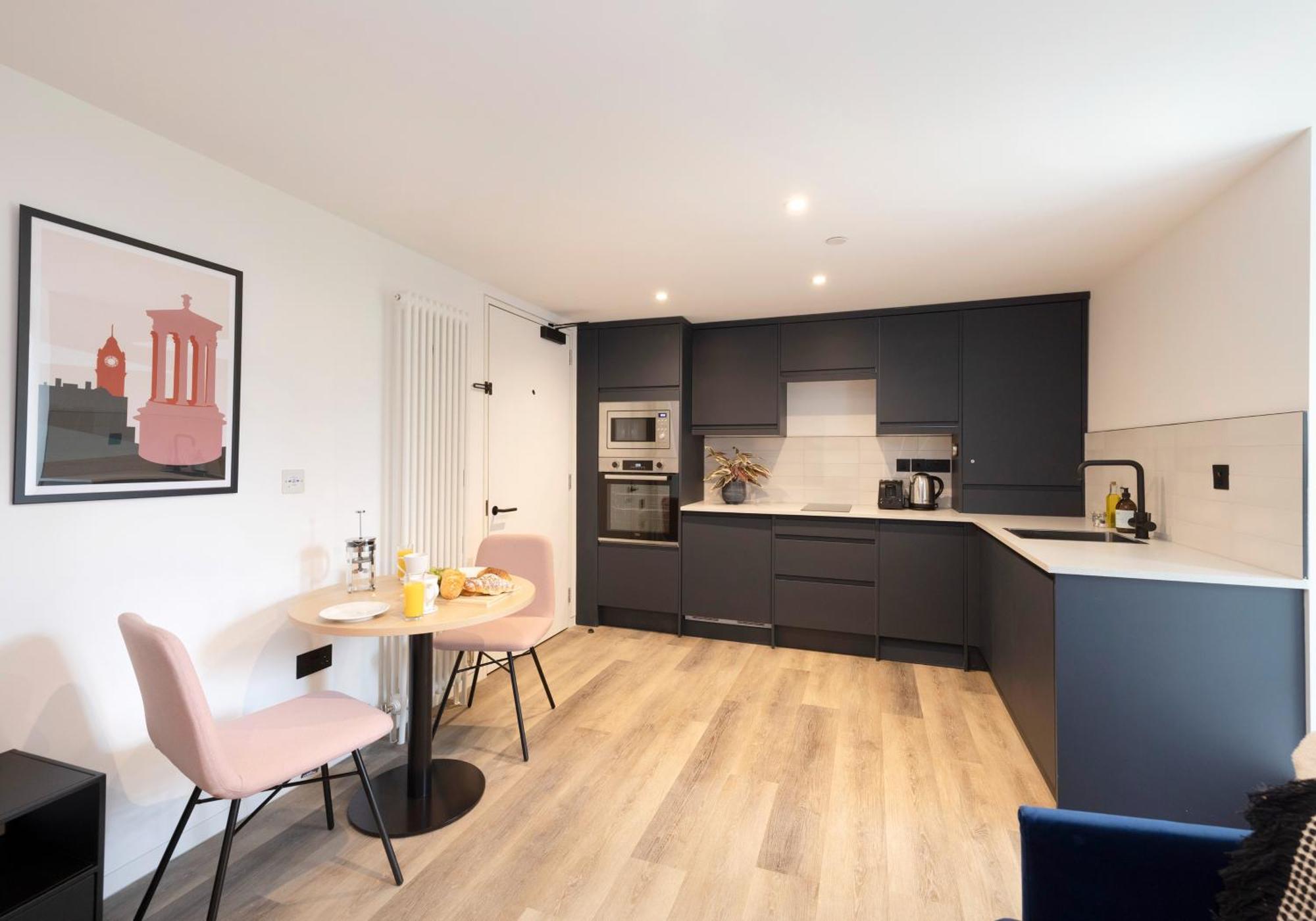 Charming Studios Near Holyrood Park & Calton Hill إدنبرة الغرفة الصورة