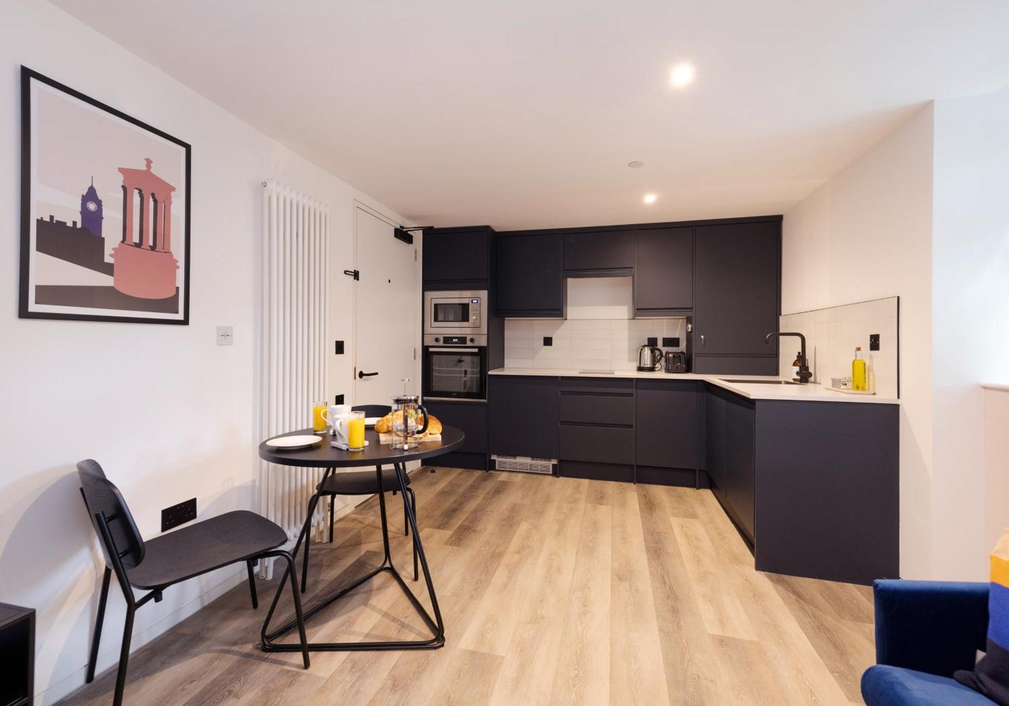Charming Studios Near Holyrood Park & Calton Hill إدنبرة الغرفة الصورة