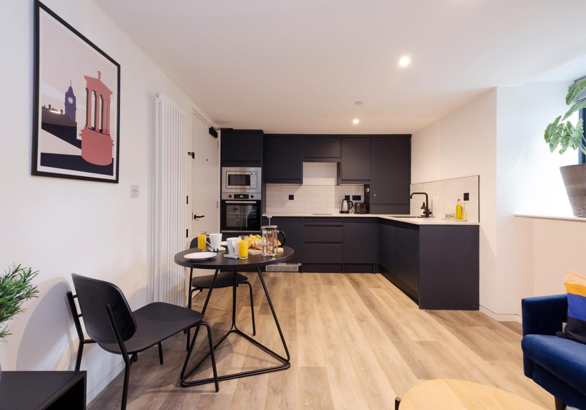 Charming Studios Near Holyrood Park & Calton Hill إدنبرة الغرفة الصورة